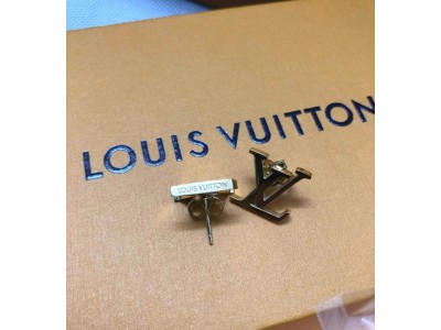 LV earring 3